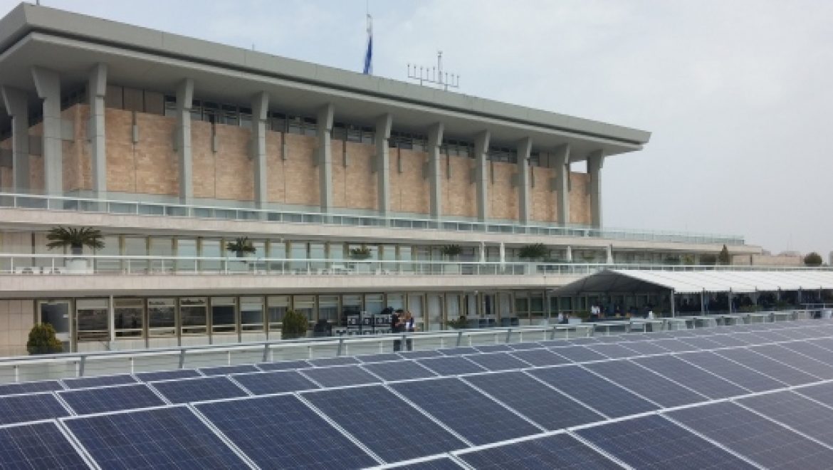 פיתוח חדשני עבור התעשייה הצבאית: פאנל סולארי חבוי