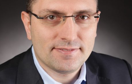 מוטי בן משה מרחיב את פעילות האנרגיה הפרטית תחת אלון ריבוע כחול