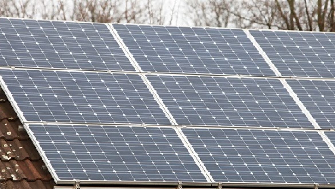 שר הפנים חתם על תקנות המאפשרות הקמת מתקנים סולאריים על גגות במסלול רישוי מקוצר