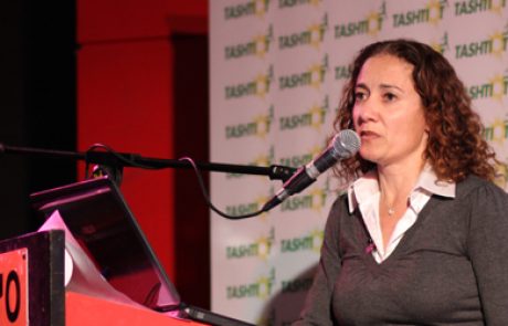 הרצאתה של נורית פירני, ראש ענף פיתוח עסקי בחטיבה המסחרית של בנק לאומי בכנס תחנות כוח סולאריות