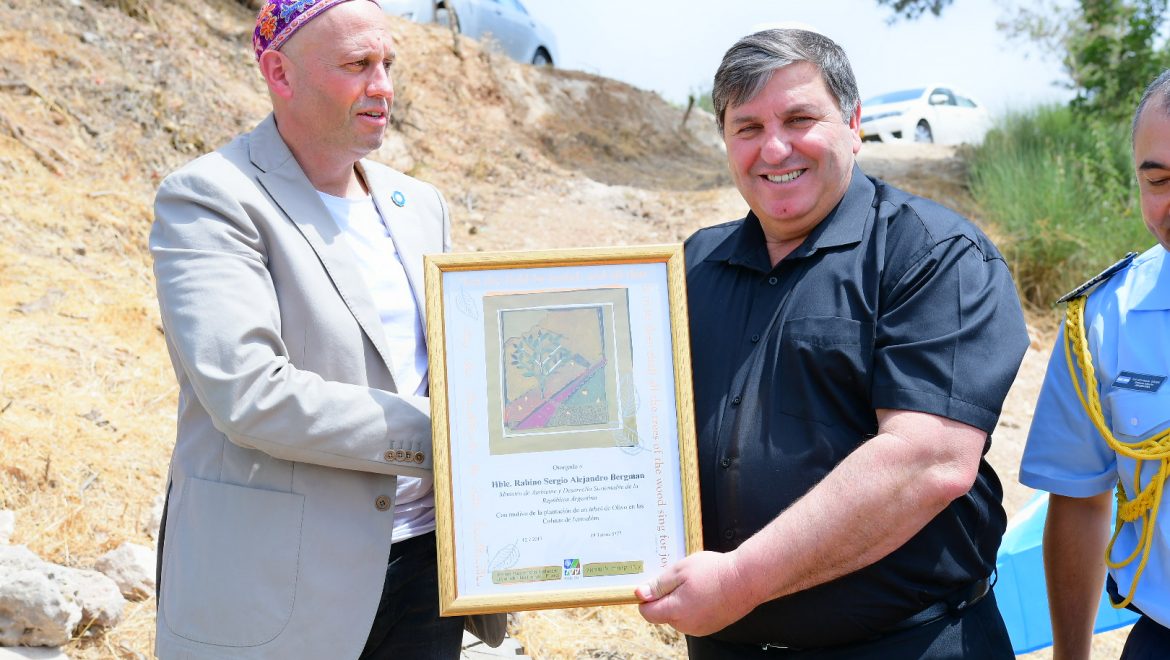 קק"ל תסייע לארגנטינה בשתילת מיליון עצים