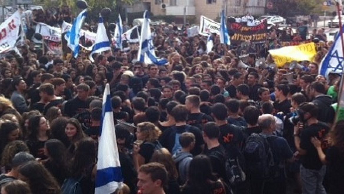 כ-1,500 תושבי עמק חפר חוסמים את רחוב הפסגה בירושלים