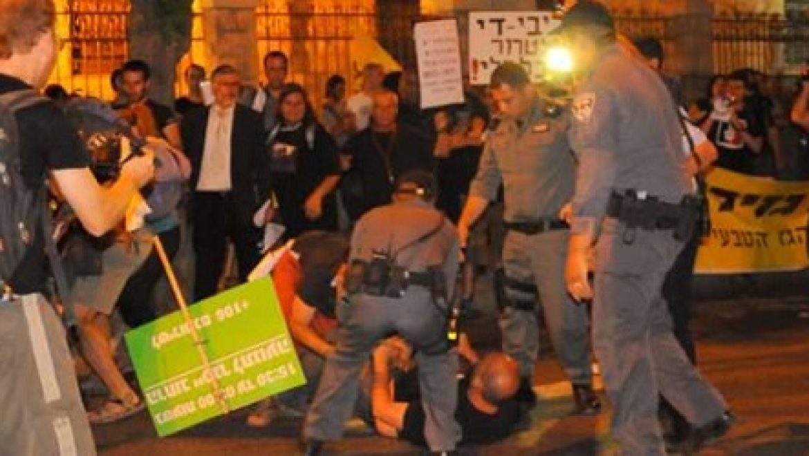 אמש בירושלים: אלימות משטרתית נגד מפגיני הגז ליד בית רוה"מ