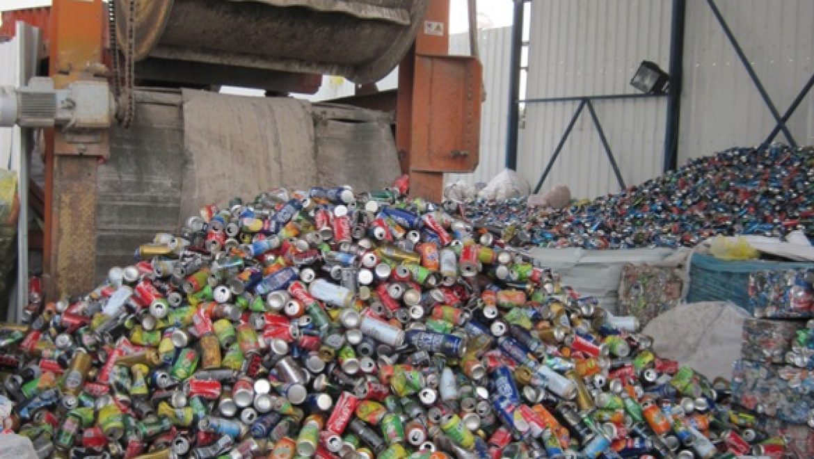 חוק הפיקדון עולה שלב – המשרד להגנת הסביבה התריע בפני יבואנים ויצרנים על חובתם לאסוף מכלי משקה בהתאם לחוק