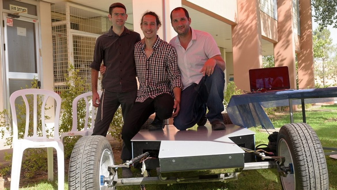 הסוף לבעיות החנייה? באוני' אריאל מפתחים רכב חשמלי מתקפל לגודל אופנוע