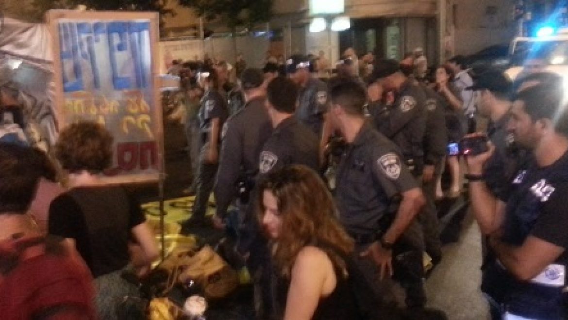 מאות מפגינים חוסמים את התנועה במרכז ת"א במחאה נגד ייצוא הגז