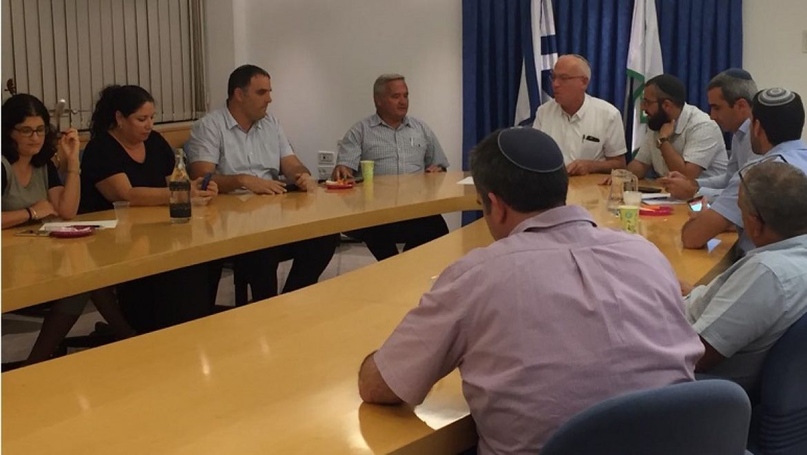 שר החקלאות חתם על תקנות המגבילות מעבר גזם למפחמות בשטחי הרשות הפלסטינית