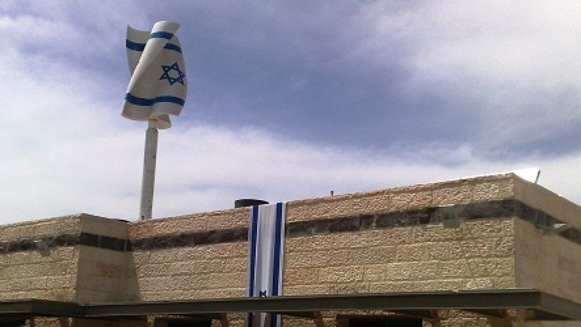 השר ארדן חנך טורבינת רוח ביתית ייחודית בסוסיא