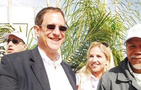 תחנת הכוח הסולארית הראשונה בישראל נחנכה בקיבוץ קטורה