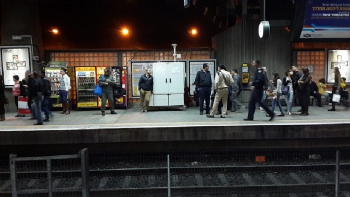חשש לבריאות הציבור: זיהום אוויר גבוה נמדד בתחנות רכבת השלום בת"א ויוספטל בבת ים