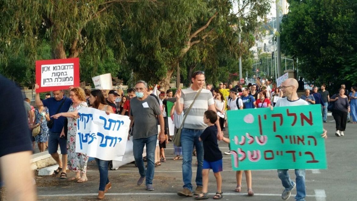 מחאת תושבי חיפה נגד הרחבת בז"ן נמשכת "זה המאבק על החיים שלנו, על העתיד של הילדים שלנו"