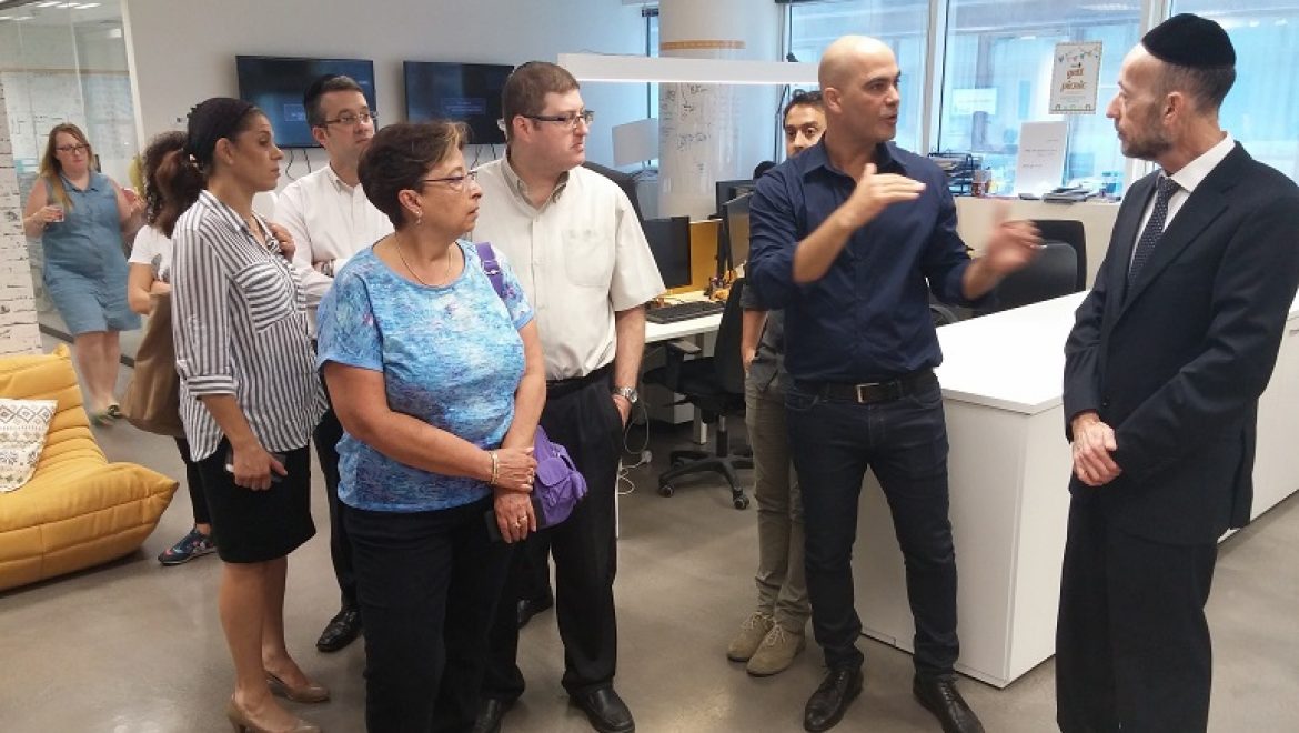 יו"ר ועדת המדע והטכנולוגיה "רואה חשיבות גדולה בהכנסת התחבורה השיתופית הציבורית לישראל"