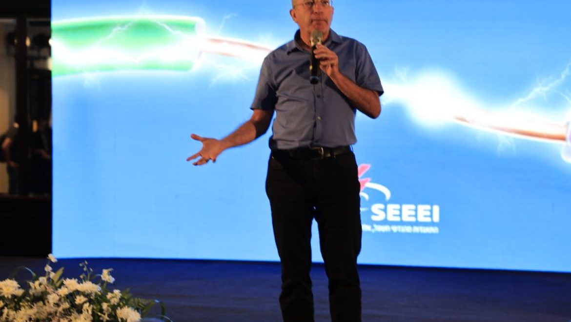 מאיר שפיגלר מנכ"ל חברת חשמל בכנס החשמל 2024: הרגולציה פוגעת במדינת ישראל ועומס הביורוקרטיה אינסופי ולא נותן אפשרות למשק לרוץ קדימה.