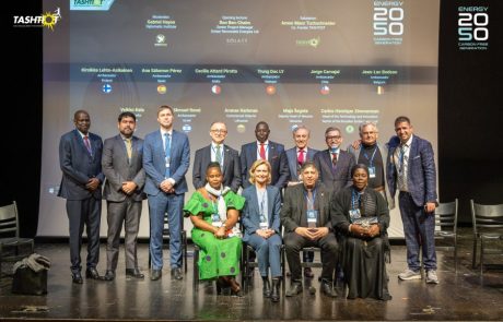 פאנל שגרירים בנלאומי בנושא אנרגיה מתחדשת אנרגיה 2050 באירוע חגיגי של כנס תשתיות  בהנחיית המכון הדיפלומטי