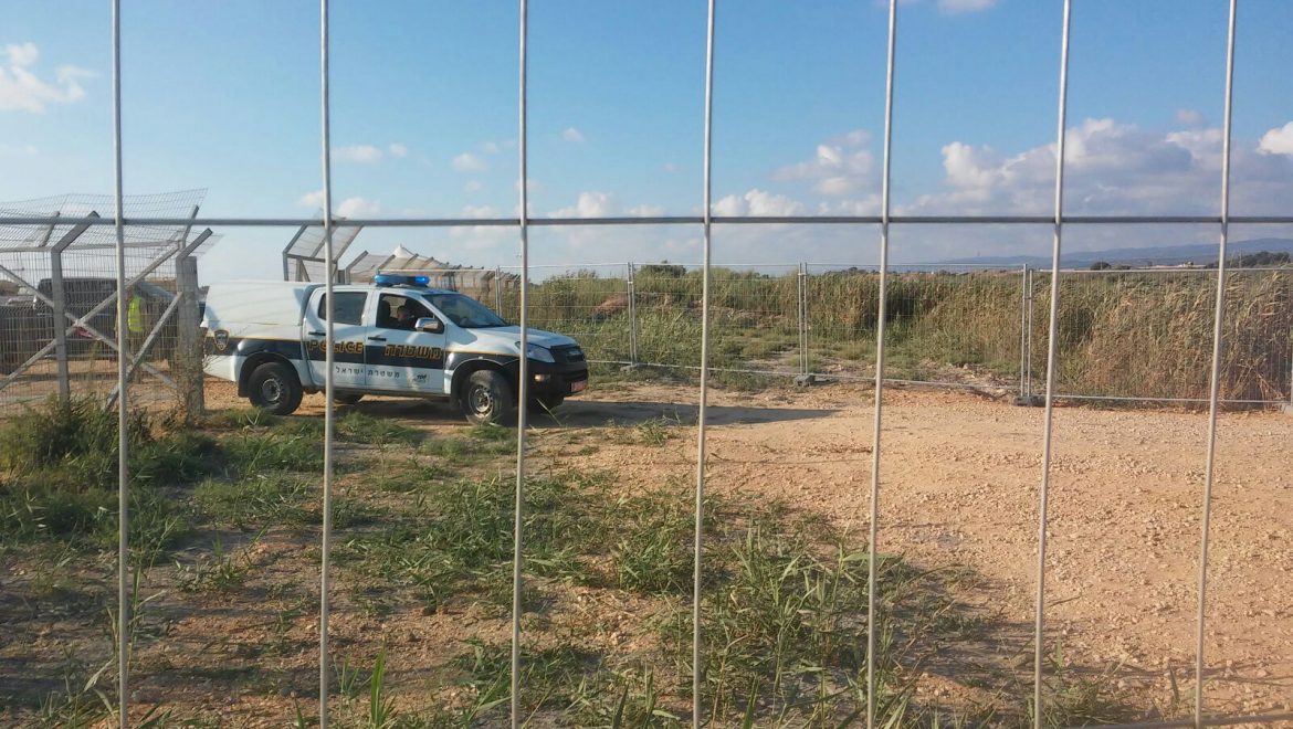 נובל אנרג'י נצרה את המפגינים בתוך המאהל מחאה עם גדרות ללא הודעה מראש. מצור ללא מים וסיוע מבחוץ