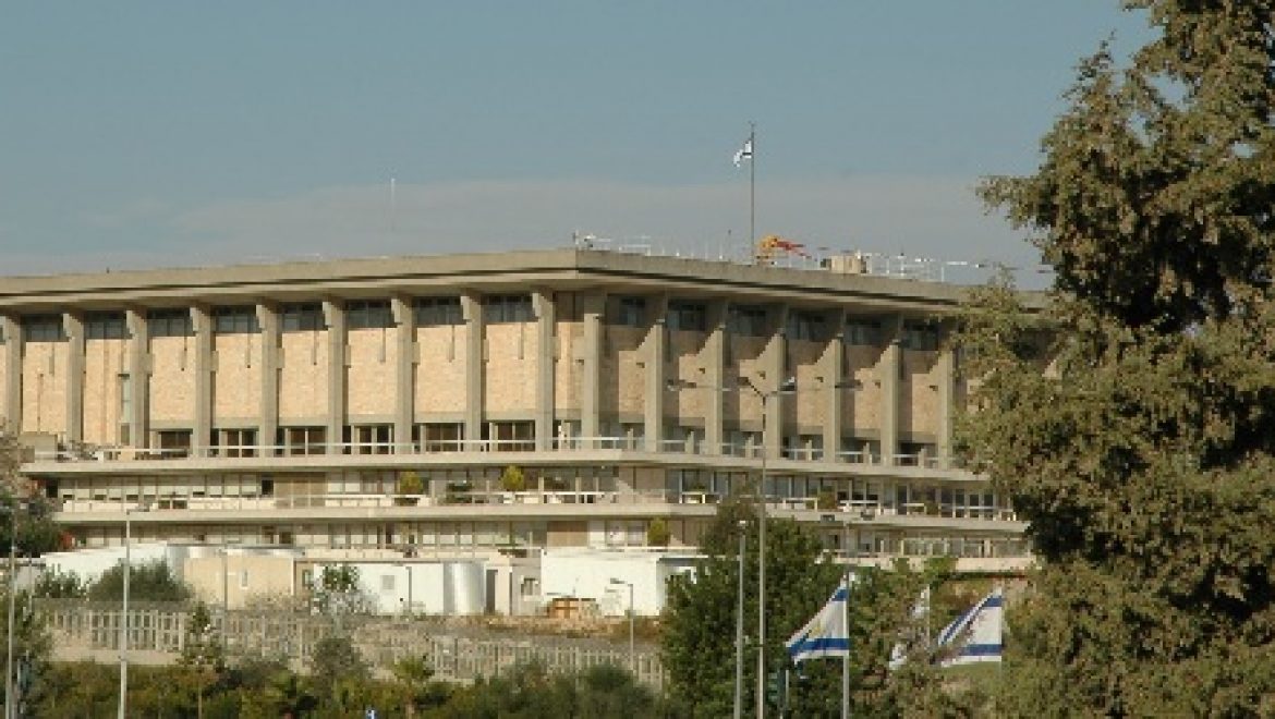 האם השר להגנת הסביבה ייזרק מקבינט הדיור?