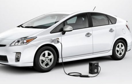 טויוטה נלחמת ב-Better Place: ה-PRIUS PLUG-IN הוצגה בישראל