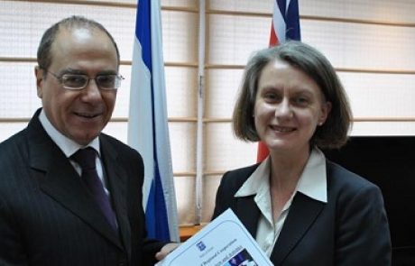 שגרירת אוסטרליה דנה עם שר האנרגיה על עסקת וודסייד
