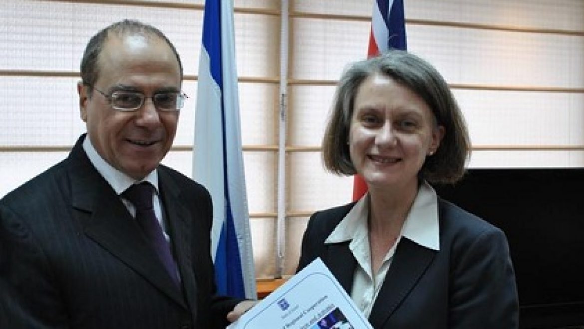 שגרירת אוסטרליה דנה עם שר האנרגיה על עסקת וודסייד
