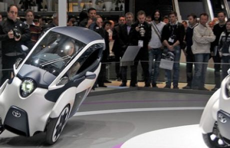 תכירו את i-road: רכב אישי תלת גלגלי וחשמלי של טויטה