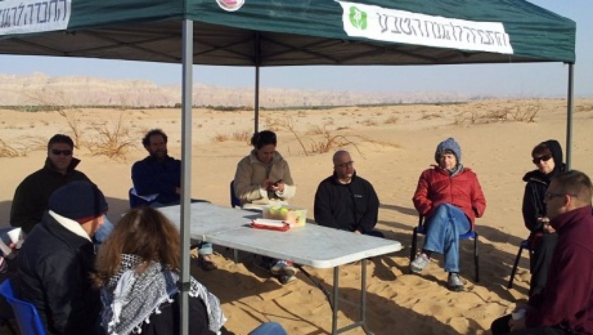 חברי הנהלת החברה להגנת הטבע קיימו ישיבה מיוחדת בדיונות חולות סמר