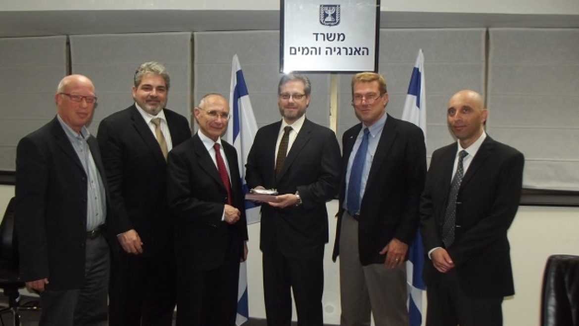 שר האנרגיה: נשקול לחכור אוניית LNG נוספת