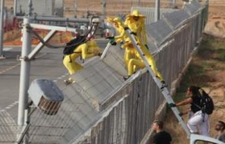פעילי גרינפיס חדרו למתקן קבלת הגז באשדוד של נובל אנרג'י