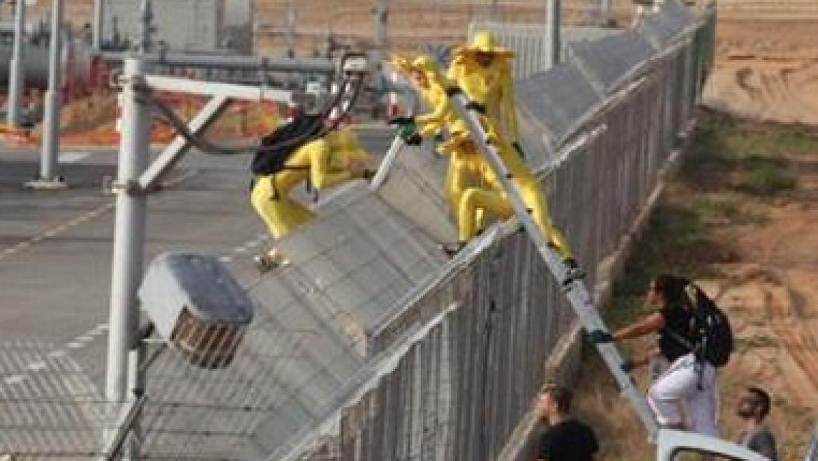 פעילי גרינפיס חדרו למתקן קבלת הגז באשדוד של נובל אנרג'י