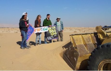 יום השני ברציפות: פעילי סביבה ותושבי הערבה עוצרים את העבודות לכריית החול בסמר בגופם