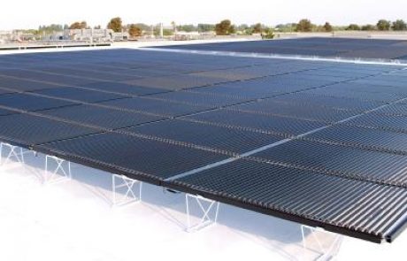 סולינדרה הציגה לראשונה בתערוכת Intersolar פאנלים סולאריים לקירוי חממות