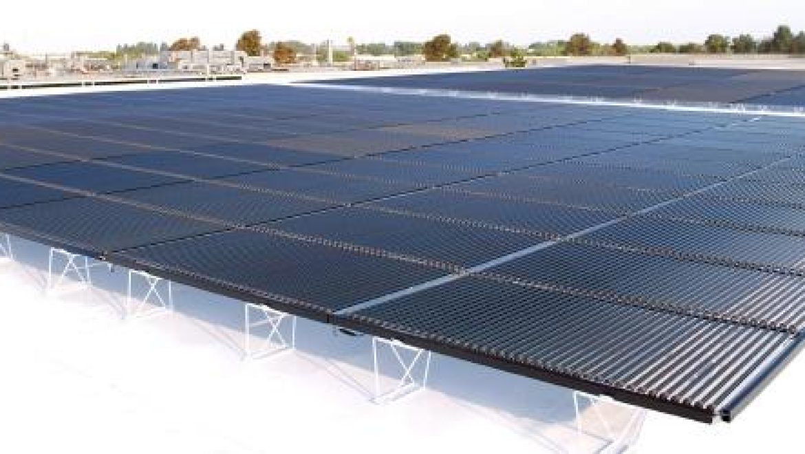 סולינדרה הציגה לראשונה בתערוכת Intersolar פאנלים סולאריים לקירוי חממות