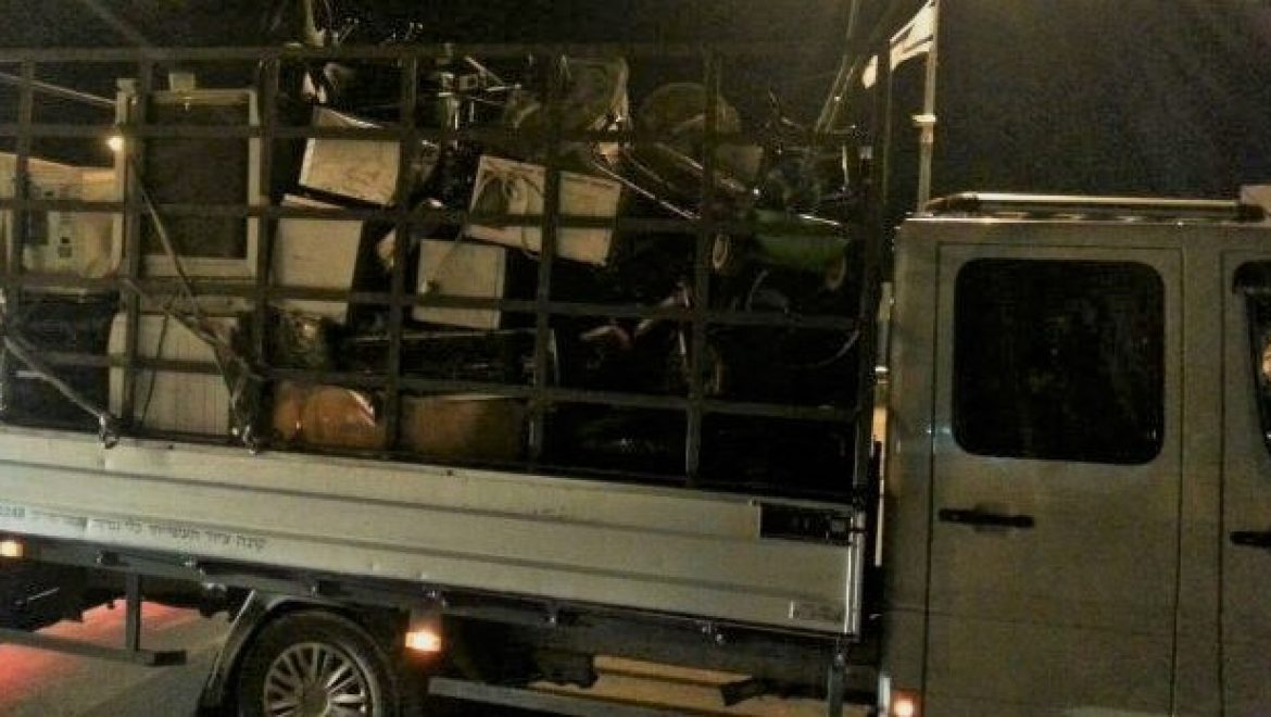 הברחת הפסולת האלקטרונית לשטחים נמשכת: שלוש משאיות נתפסו